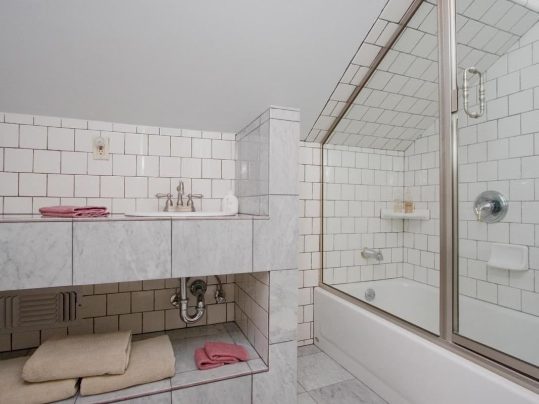 Abbey House Inn (Adults Only) Winters Экстерьер фото